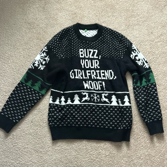 Home alone sweater - Picture 1 of 3